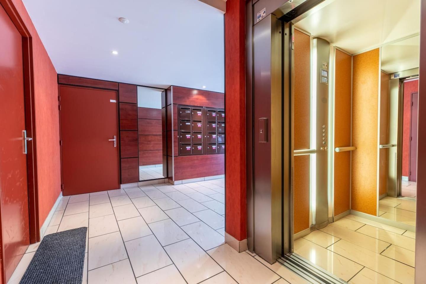 Le Clos Fleuri F3 Terrasse & Garage Clermont-Ferrand Exterior photo